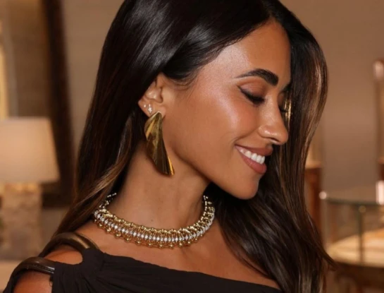 Antonela Roccuzzo llevó un look de gala con el color del invierno 2025
