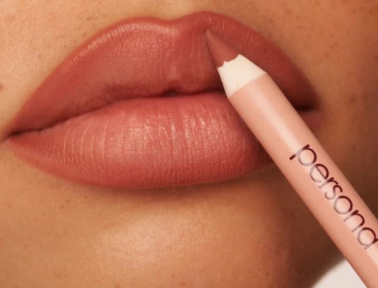 ¿Puedo usar delineador de ojos como delineador de labios?