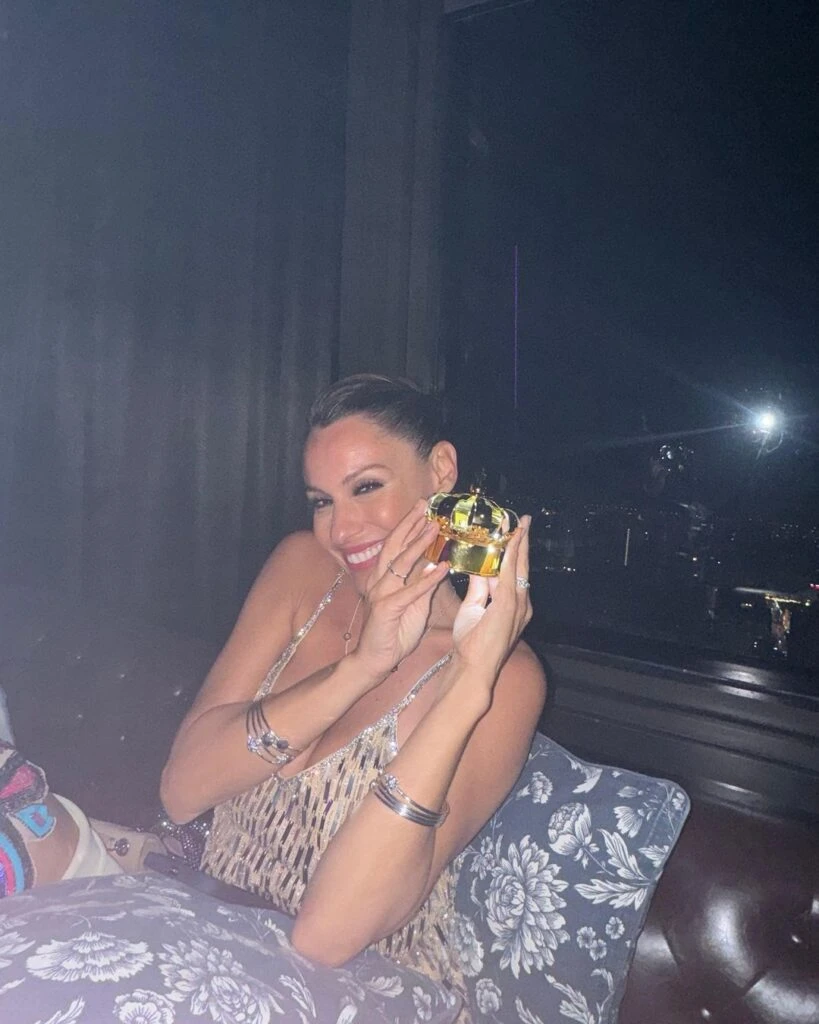 look de noche de Pampita en tailandia