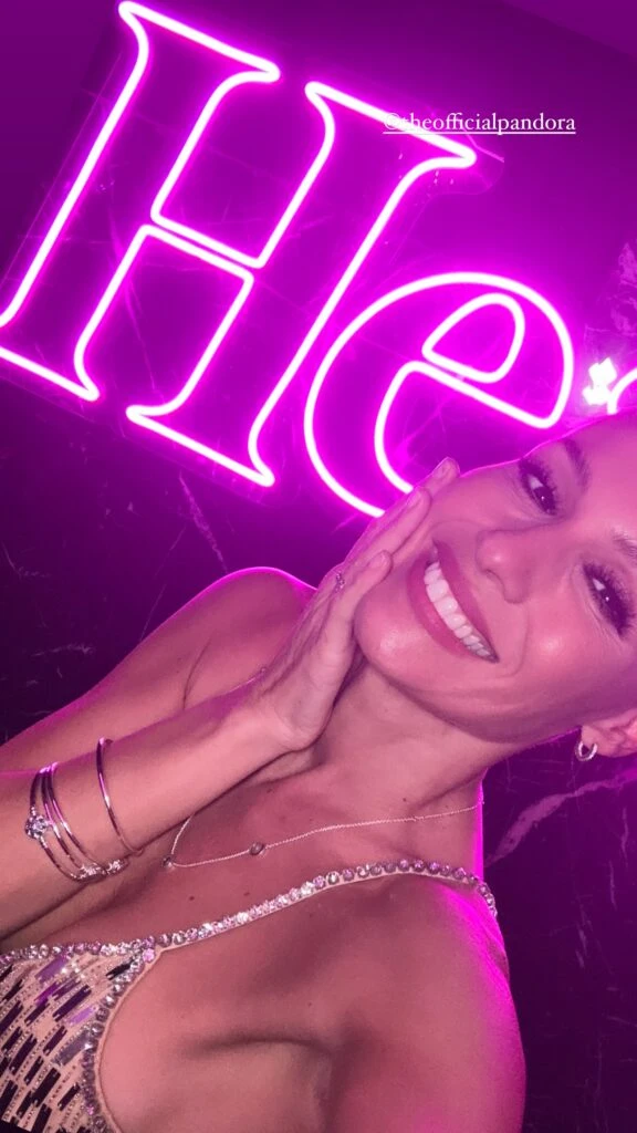 look de noche de Pampita en tailandia