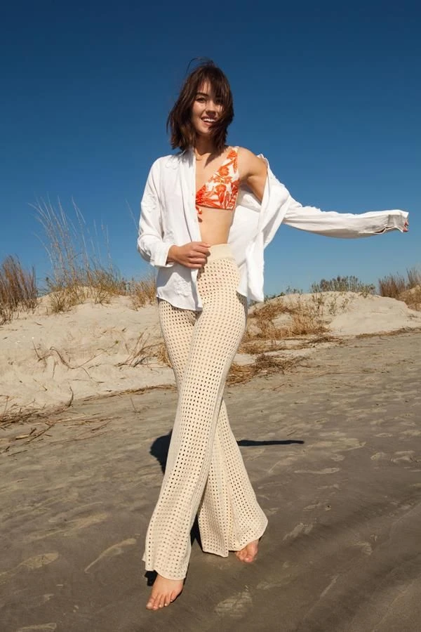 Pantalón crochet tendencia playa