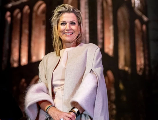 Máxima llevó la falda tendencia de 2025