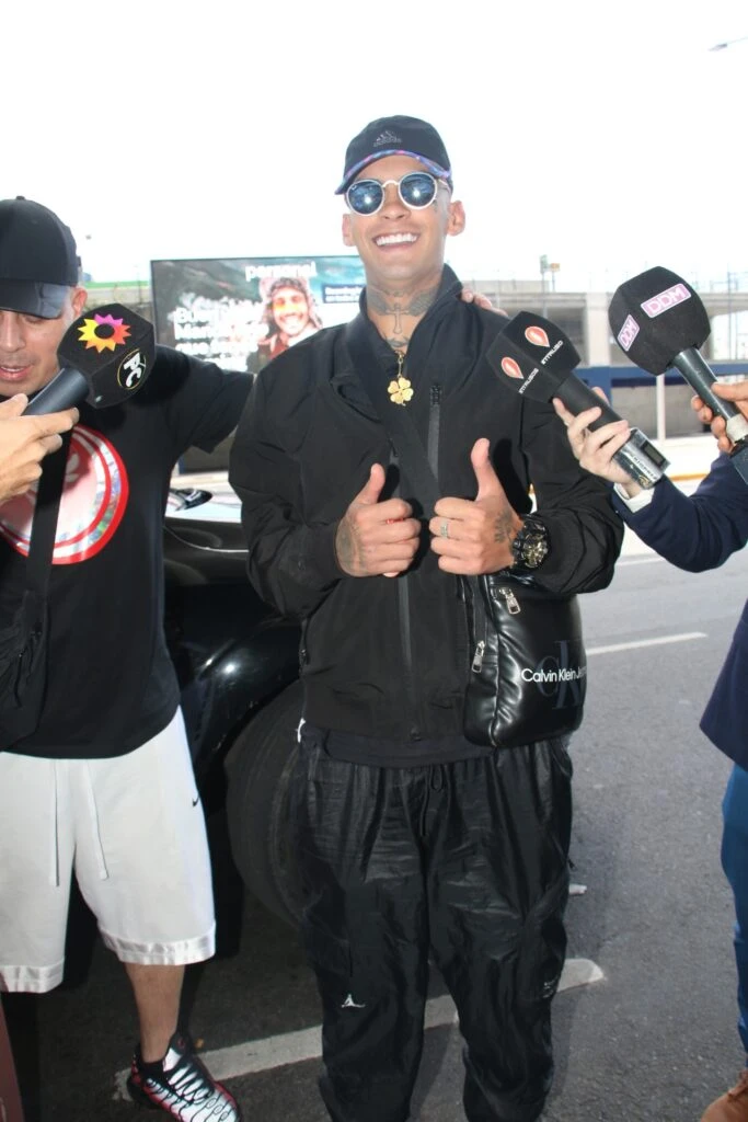 Las fotos de Wanda Nara y L-Gante rumbo a su primer viaje romántico