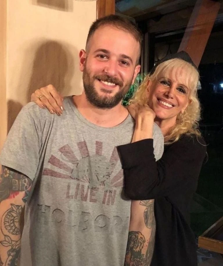 valeria lynch en el escenario con sus hijos federico y santiago