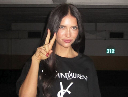 Zaira Nara revoluciona su look con las botas thong que serán tendencia este verano