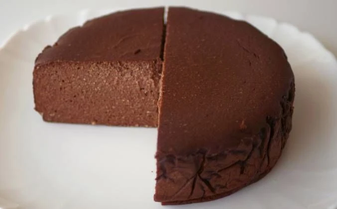 Cómo preparar una torta de chocolate con boniato: la receta con sólo 2 ingredientes