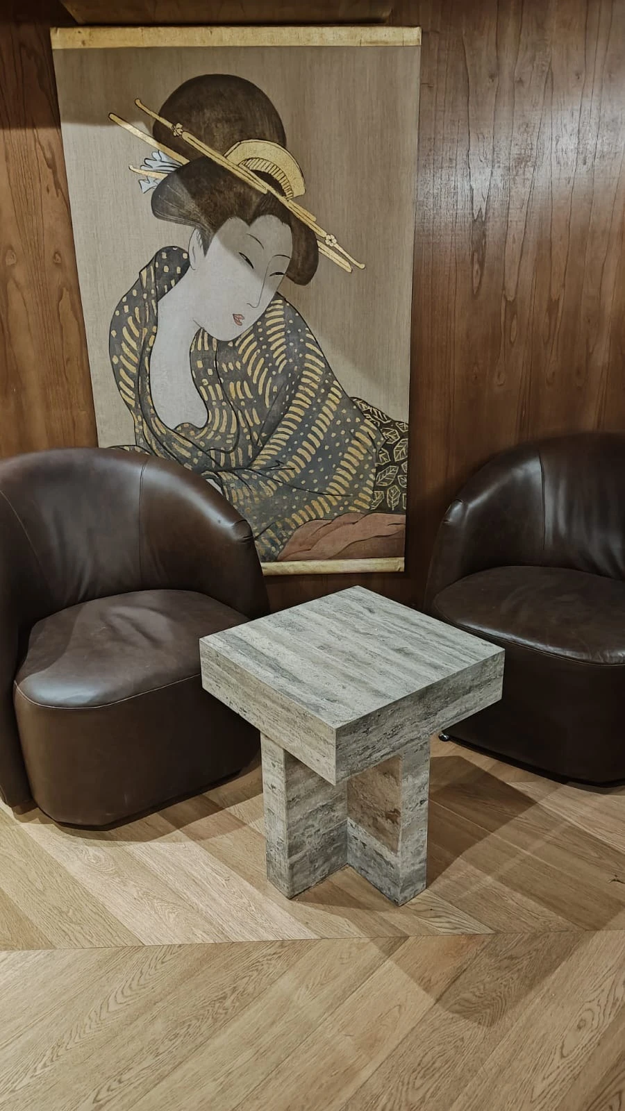 La decoración combina tradición japonesa con toques contemporáneos.  