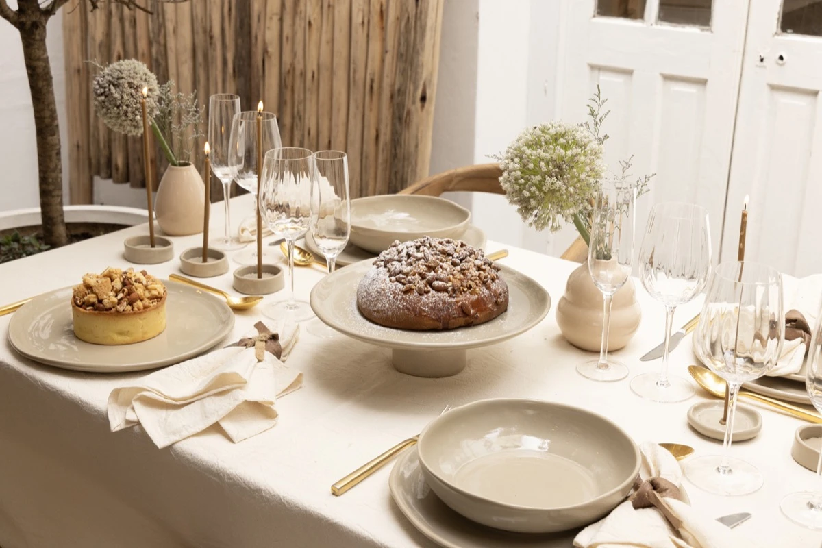 La “mesa visón” de Nicolás Pottery, para celebrar el Año Nuevo con calma. 