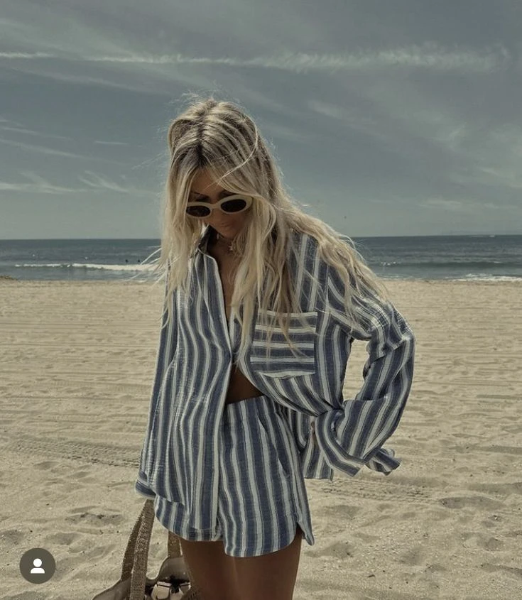 Ponete la camisa de él para ir a la playa