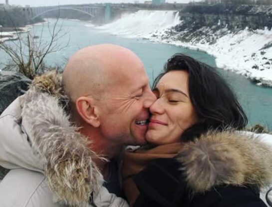 Emma Heming compartió un emotivo video de Bruce Willis cantando en Instagram