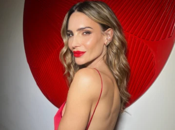 Boca roja o piel con glow: dos looks de makeup trendy para las fiestas