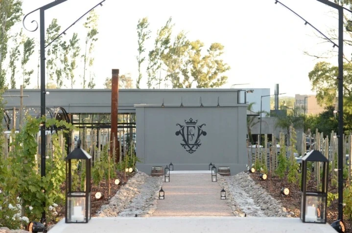 Alejandro Vigil desembarca en Buenos Aires: Abre sus puertas el Mercado de Estancia Vigil