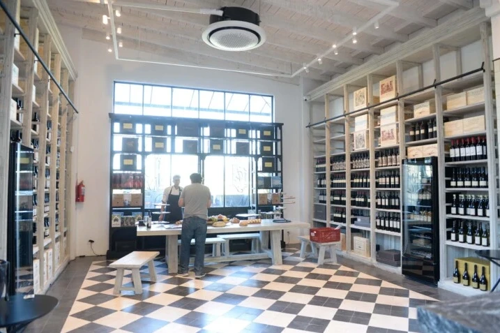 Alejandro Vigil desembarca en Buenos Aires: Abre sus puertas el Mercado de Estancia Vigil