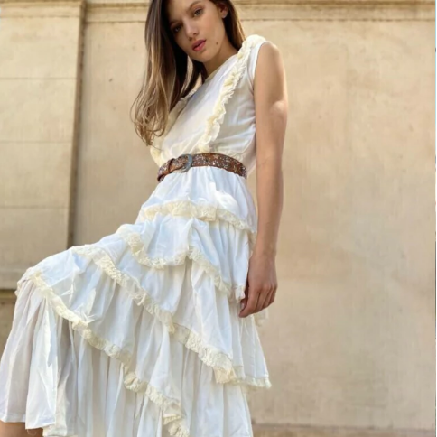 El vestido que usó Nicole Neumann en versión algodón, sin transparencias, de la misma firma.