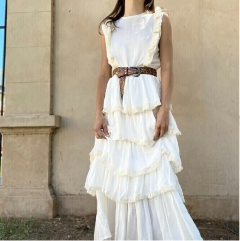El vestido que usó Nicole Neumann en versión algodón, sin transparencias, de la misma firma.