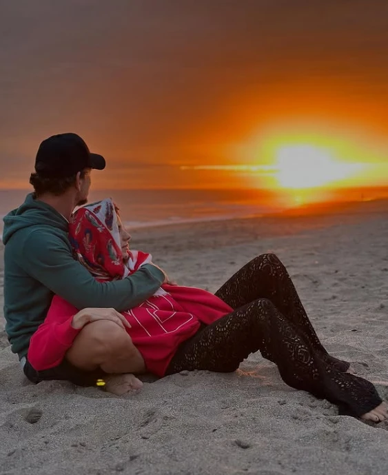 Gimena y Nico disfrutan de la caída del sol