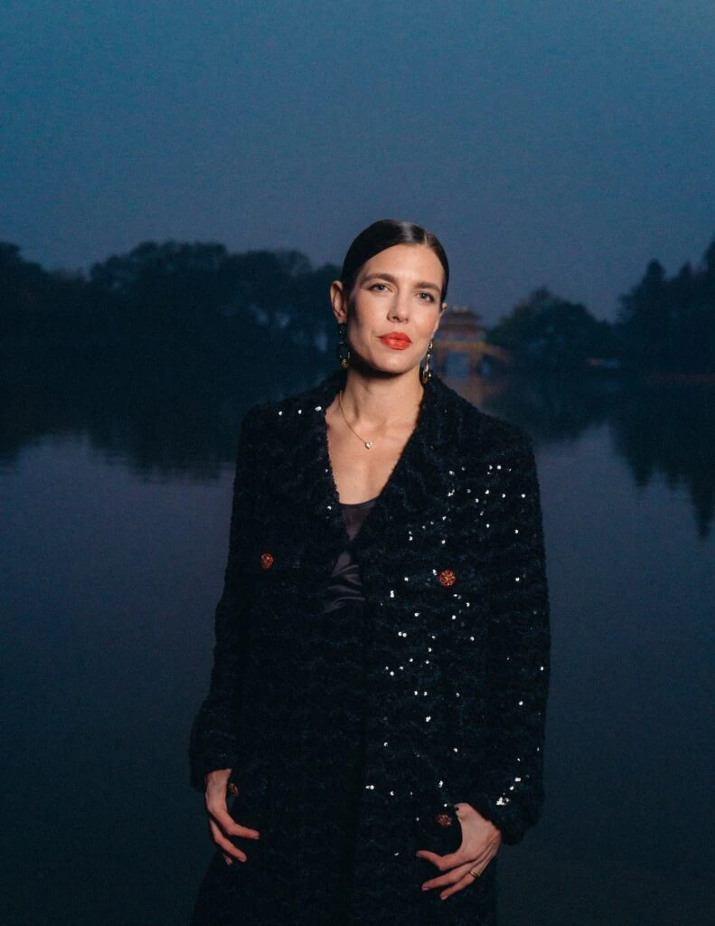 Charlotte Casiraghi deslumbra con un look Chanel en el desfile Métiers d'art