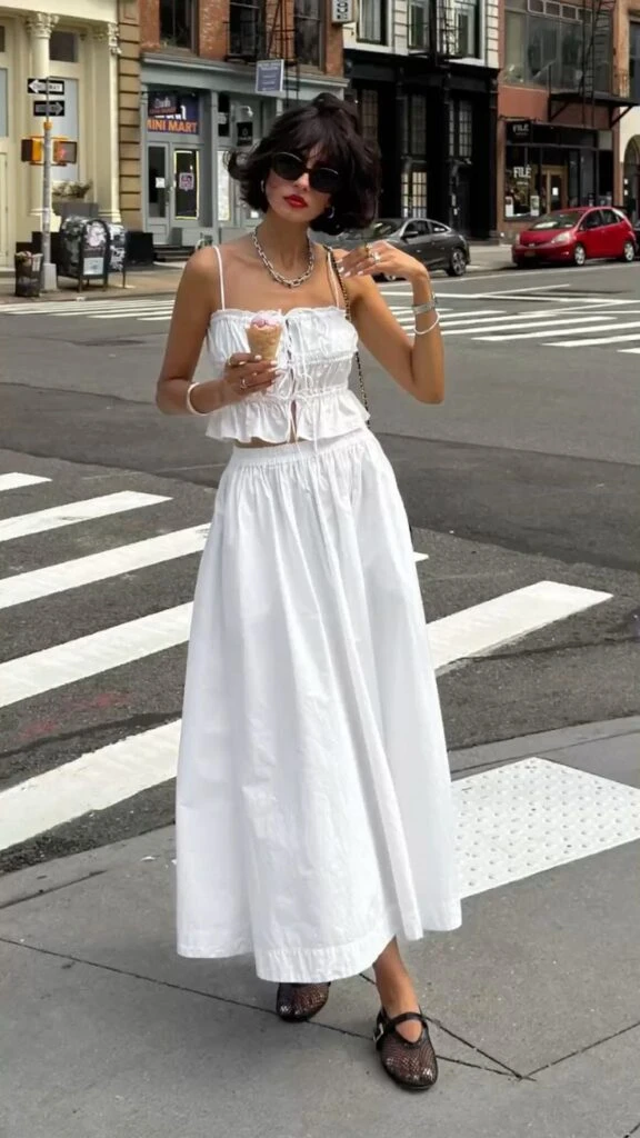 Guía de estilo: 7 looks románticos para despedir el 2025