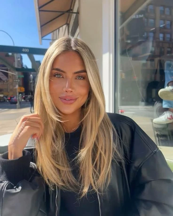 Corte en capas, la tendencia en pelo largo del 2025