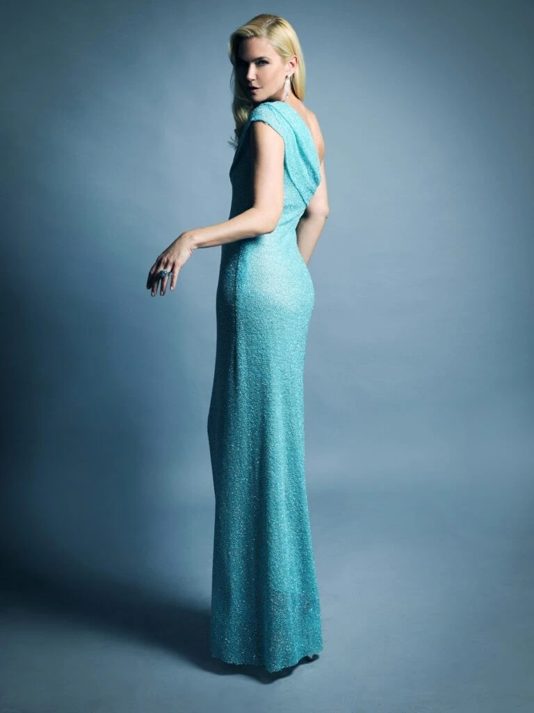 Valeria y su look de Adrián Brown