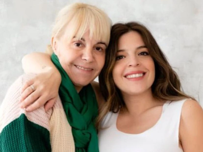 La emoción de Claudia Villafañe en el acto de egresada de Roma, su nieta