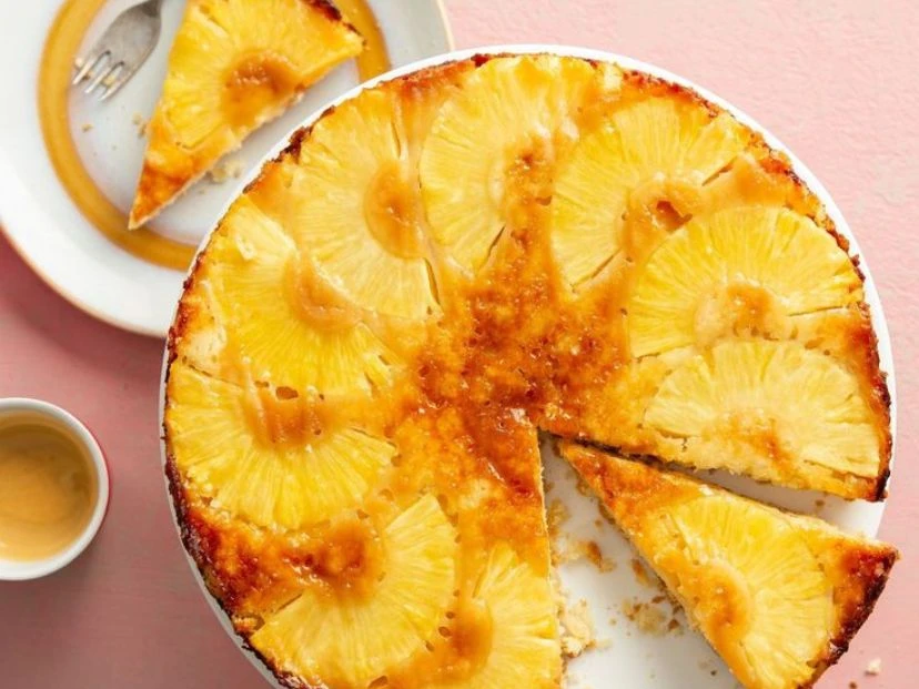 La receta de la torta de ananá invertida ideal para compartir en familia