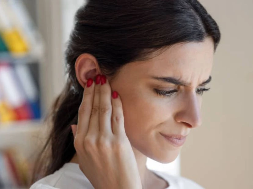 Cómo cuidar los oídos durante el verano para prevenir la otitis