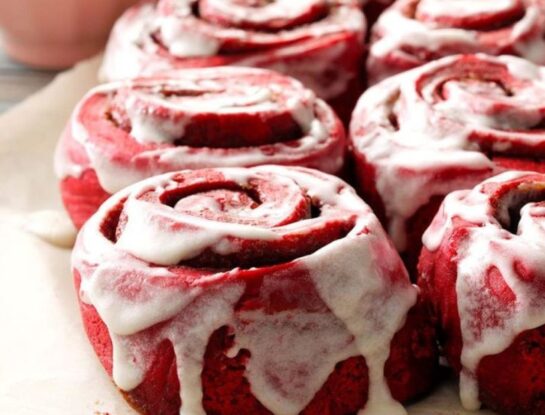 Red velvet cinnamon rolls: una receta innovadora para la merienda