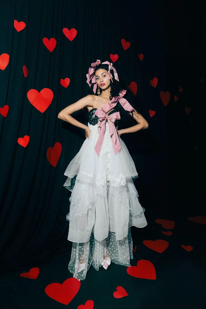 Romance Wes Born primavera 2025