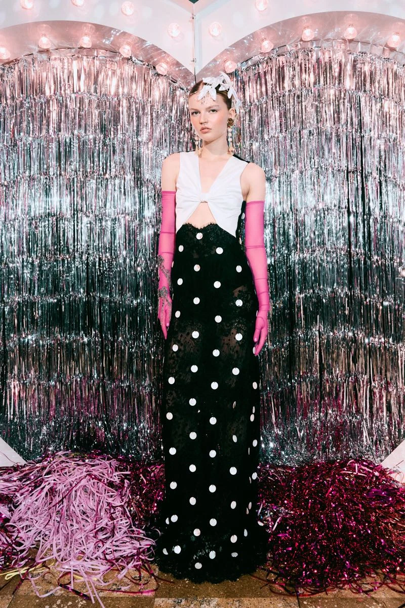 Romance Wes Born primavera 2025