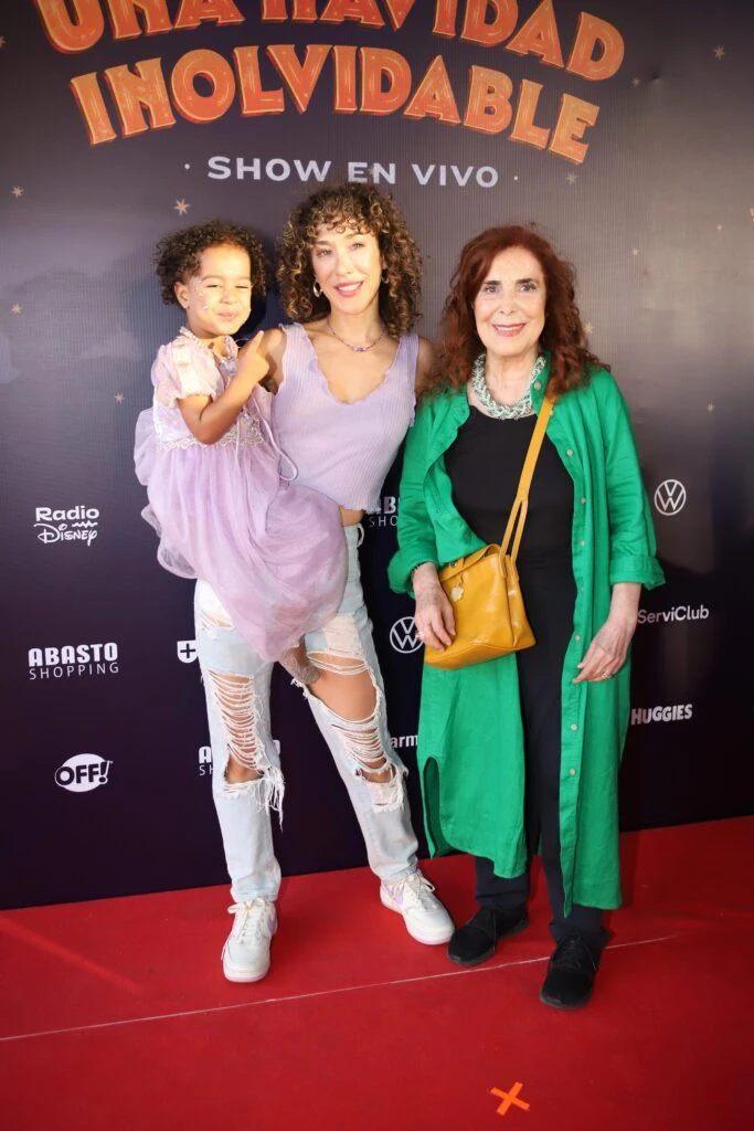 Mirta Busnelli, su hija Ana Pauls y su nieta Bendi