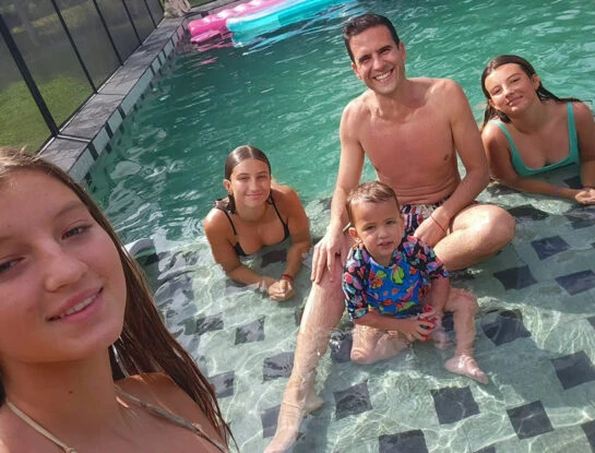 Así son las vacaciones de Indiana, Allegra y Sienna Cubero en la casa de su papá y Mica Viciconte, en Nordelta