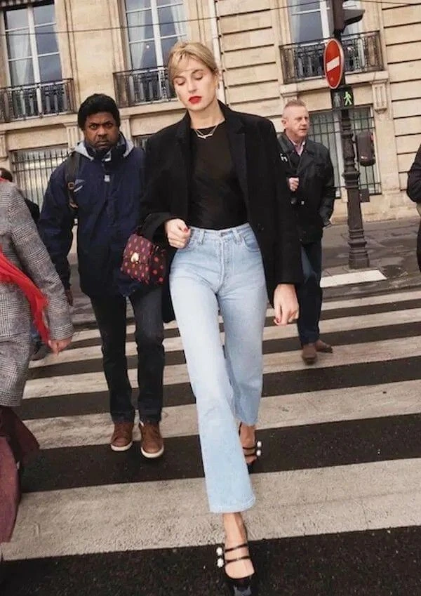Looks del street style con los zapatos trendy que llevó María Becerra