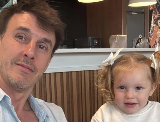 Las fotos de Roberto García Moritán con su hija Anita en Punta del Este: fue visto haciendo compras y en una fiesta electrónica