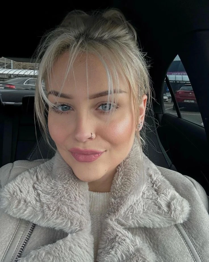 Mall bang, el flequillo inspirado en los '90 es tendencia: así se lleva ahora