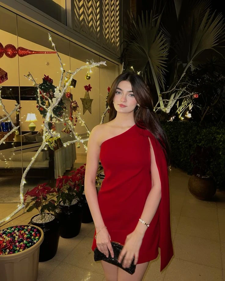 Guía de estilo: 5 looks con los colores en tendencia para festejar Navidad