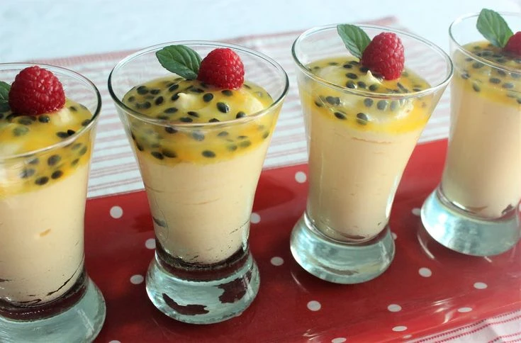 Mousse de chocolate blanco y maracuyá