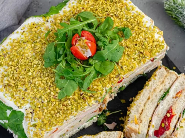 Ni pionono ni torre de panqueques: la receta fría, con pan lactal, ideal para la mensa de Navidad