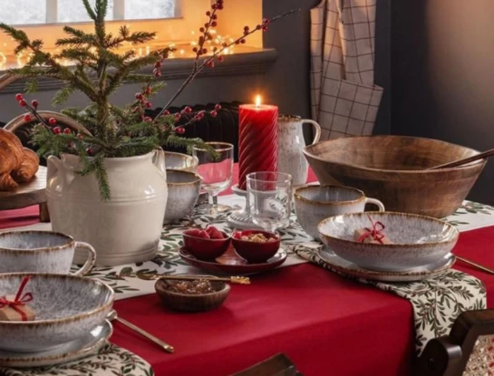 Ni rojo ni verde: este es el color tendencia del mantel de Navidad
