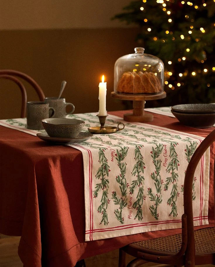 Ni rojo ni verde: este es el color tendencia del mantel de Navidad