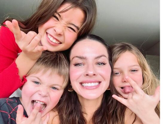 Los looks de Magnolia y Rufina, las hijas de la China Suárez, en un festival de música