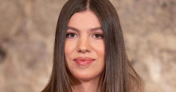 La Elegancia de la Infanta Sofía en Madrid: Un Acto Público Impecable La Elegancia de la Infanta Sofía en Madrid: Un Acto Público Impecable