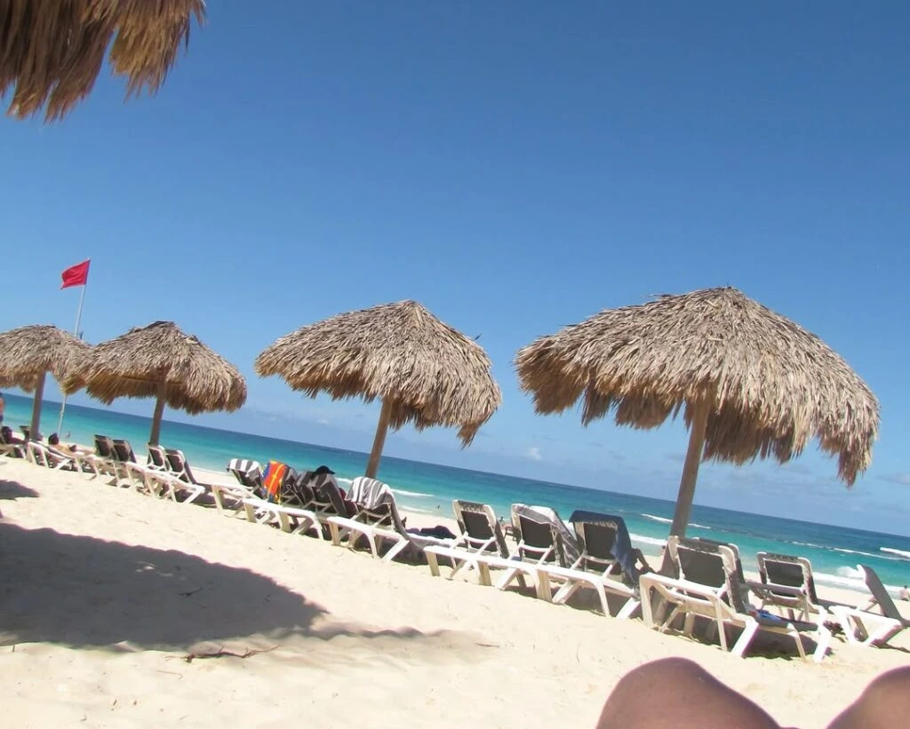 Las fotos de las vacaciones de Nicolás Cabré junto a su hija, Rufina, y Rocío Pardo en Punta Cana