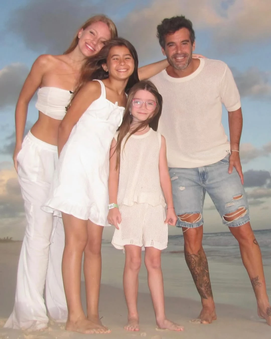 Nicolás Cabré, Rocío Pardo, Rufina Cabré y la hermana de Rocío.