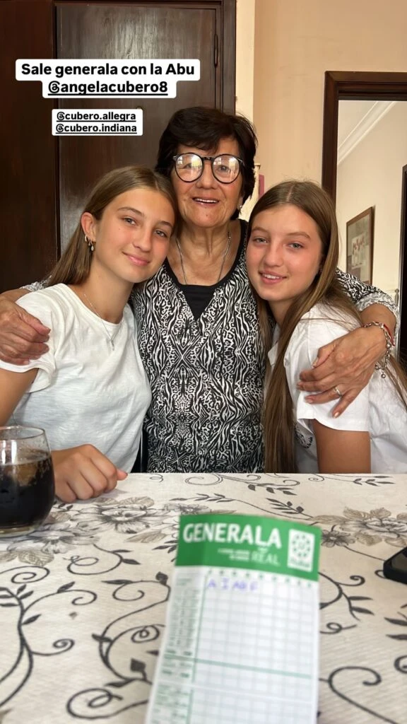 La tarde en familia que disfrutaron Indiana y Allegra Cubero junto a sus abuelos