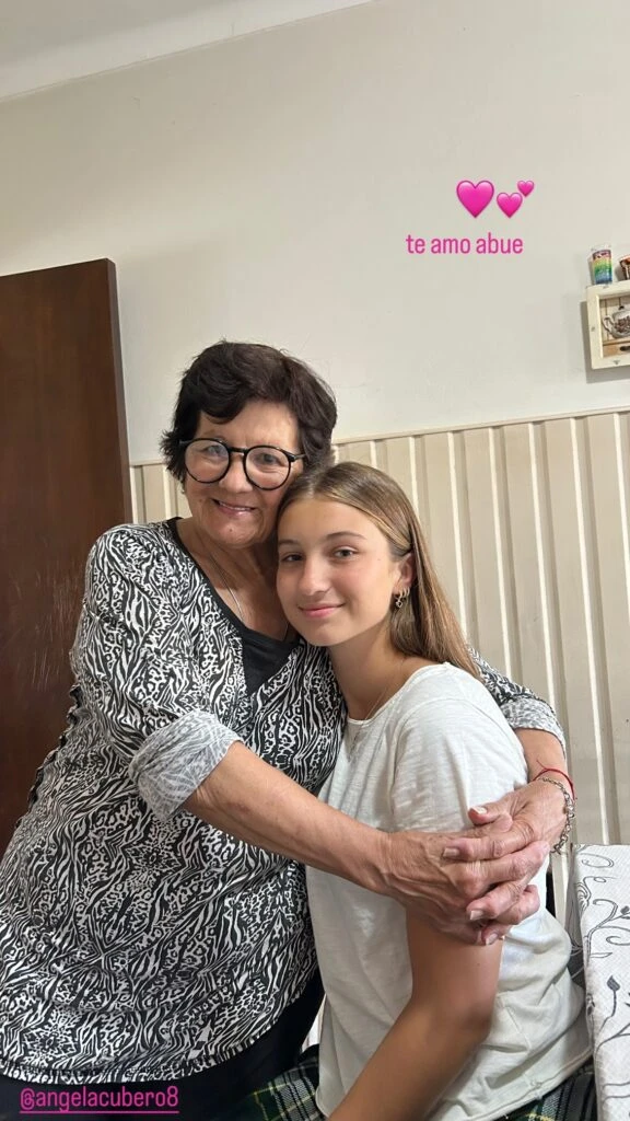 La tarde en familia que disfrutaron Indiana y Allegra Cubero junto a sus abuelos