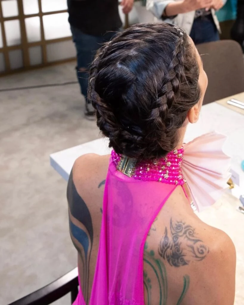 El look de Juana Viale en la mesaza