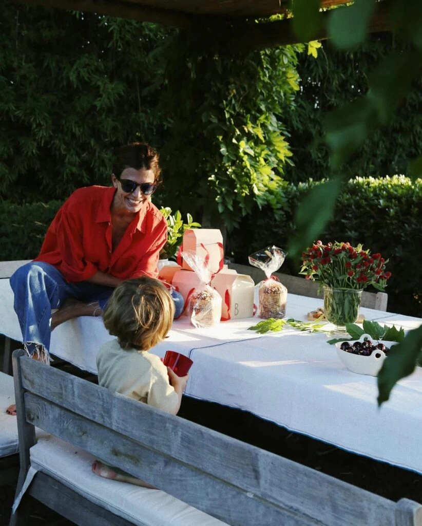 Juliana Awada y su look en color rojo