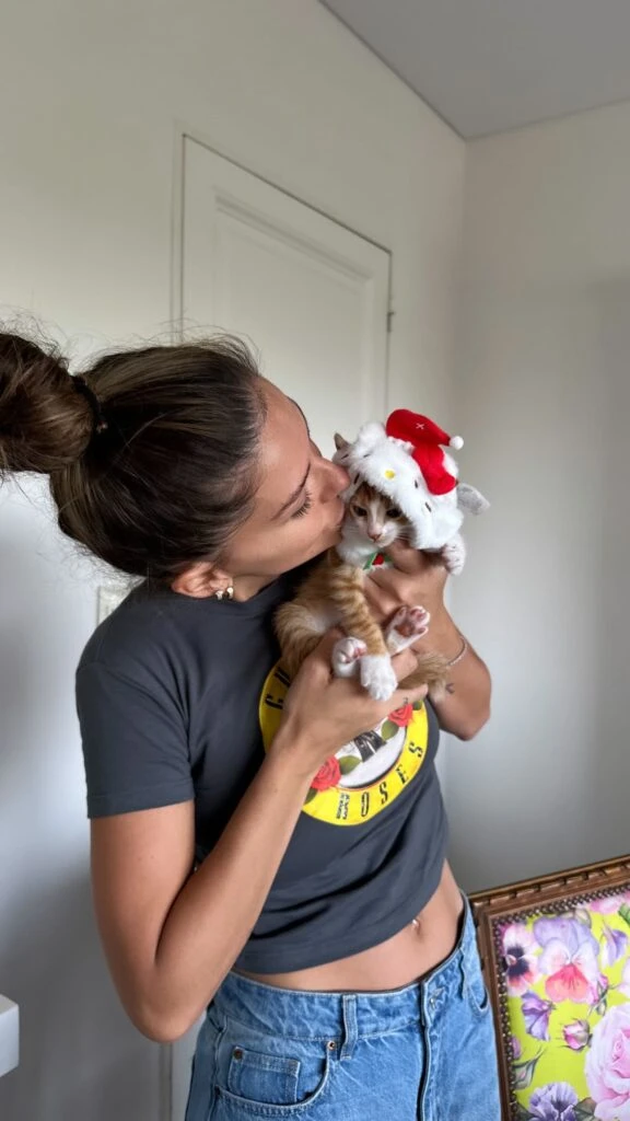 La China Suárez adoptó un nuevo gatito