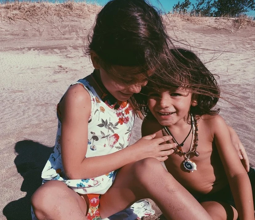 Muna Pauls y su hermano Nilo. Fotos: IG.
